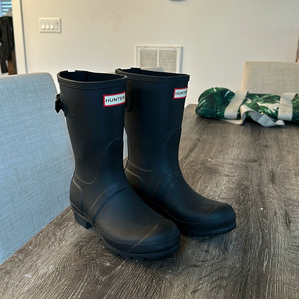 Black Matte Hunter rain boots (very gently worn) size EU 37 - Picture 2 of 2